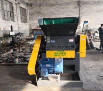 电瓶外壳粉碎机选用那种粉碎机效果好？